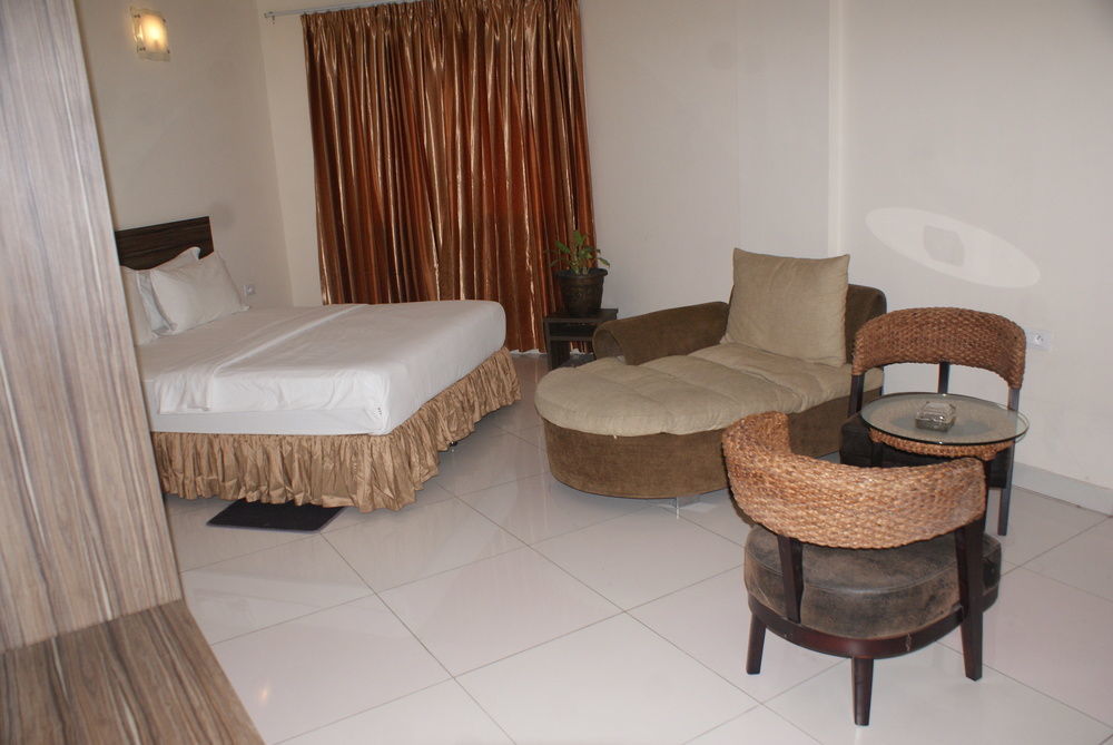 Hotel Belle Vie Kinshasa Esterno foto